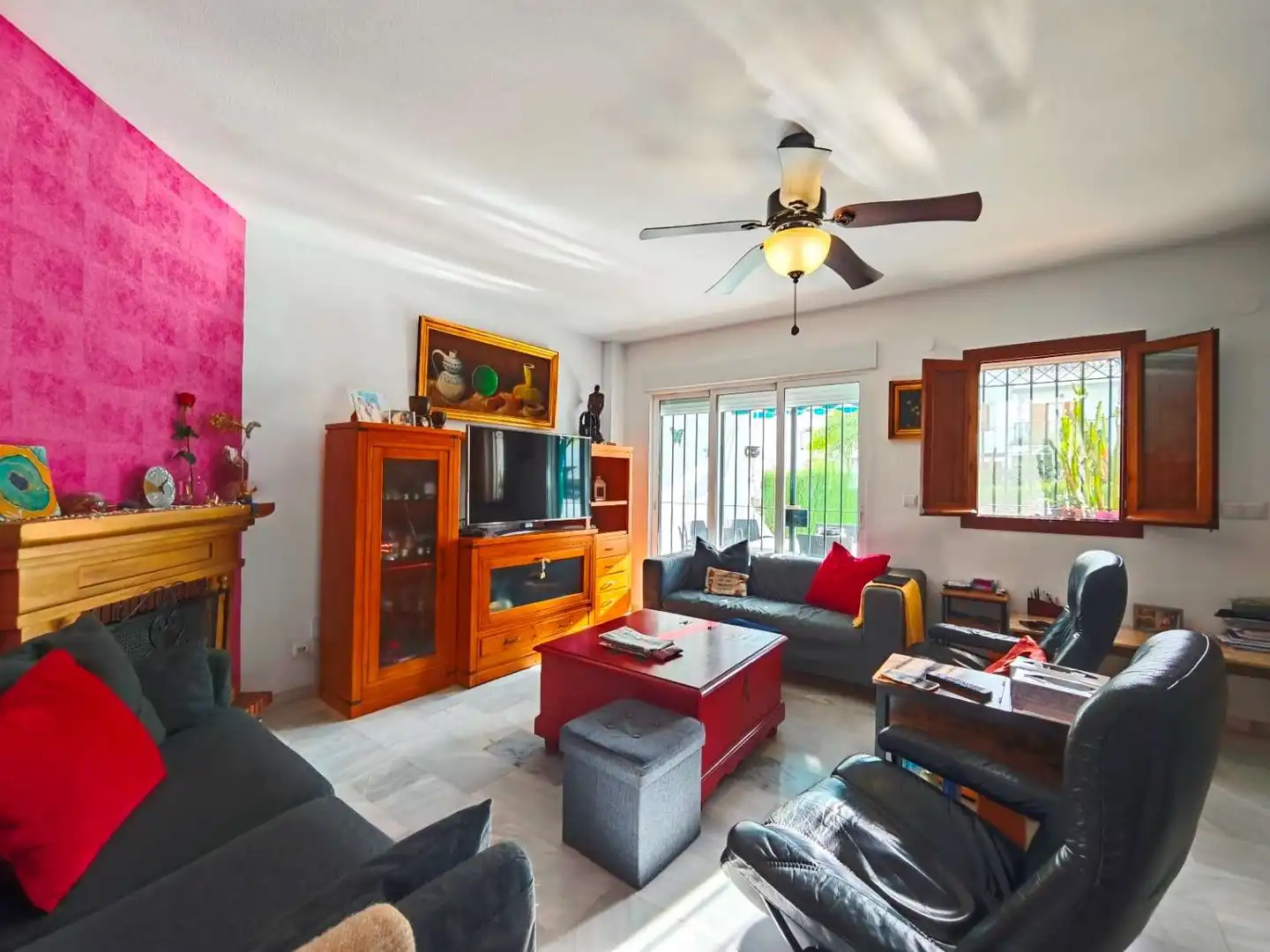 Sala de estar de Casa o chalet en venta en Vélez-Málaga con Aire acondicionado, Terraza y Trastero