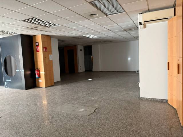 Local comercial en Alquiler en Carrer de José María Haro en L'Illa Perduda