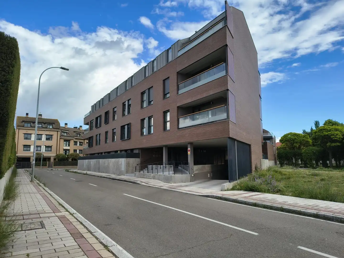 Vista exterior de Piso de alquiler en Valladolid Capital con Terraza, Amueblado y Piscina comunitaria