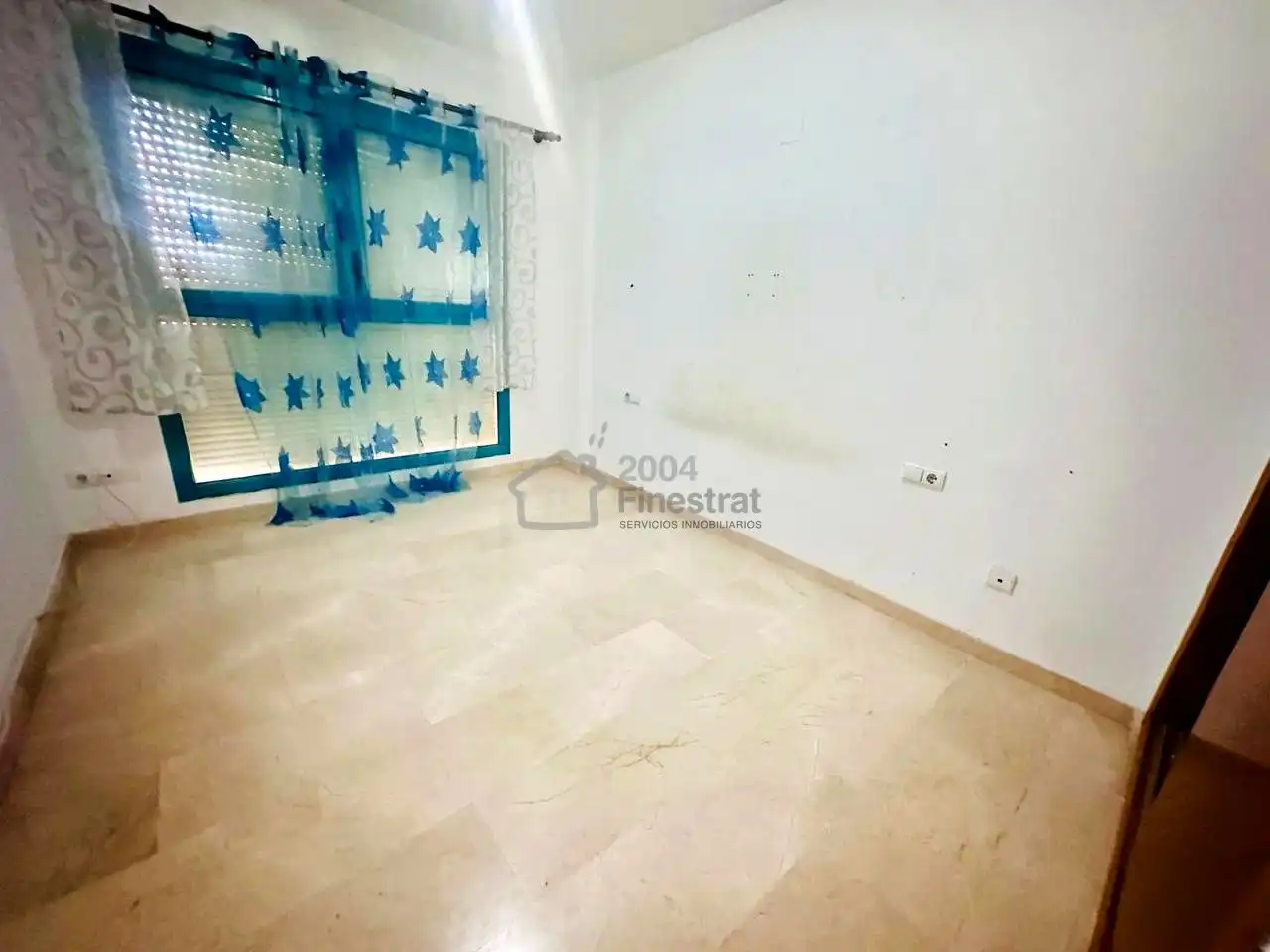 Habitación de Apartamento en venta en Benidorm con Terraza y Alarma