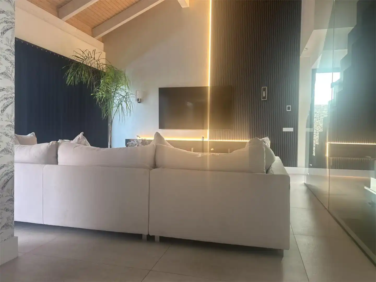 Sala d'estar de Casa o xalet en venda en Boadilla del Monte amb Aire condicionat i Piscina