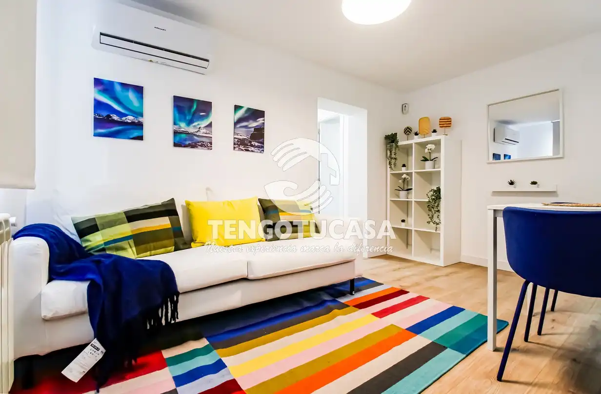 Living room of Flat for rent in Madrid  with Air Conditioner, Heating and Furnished