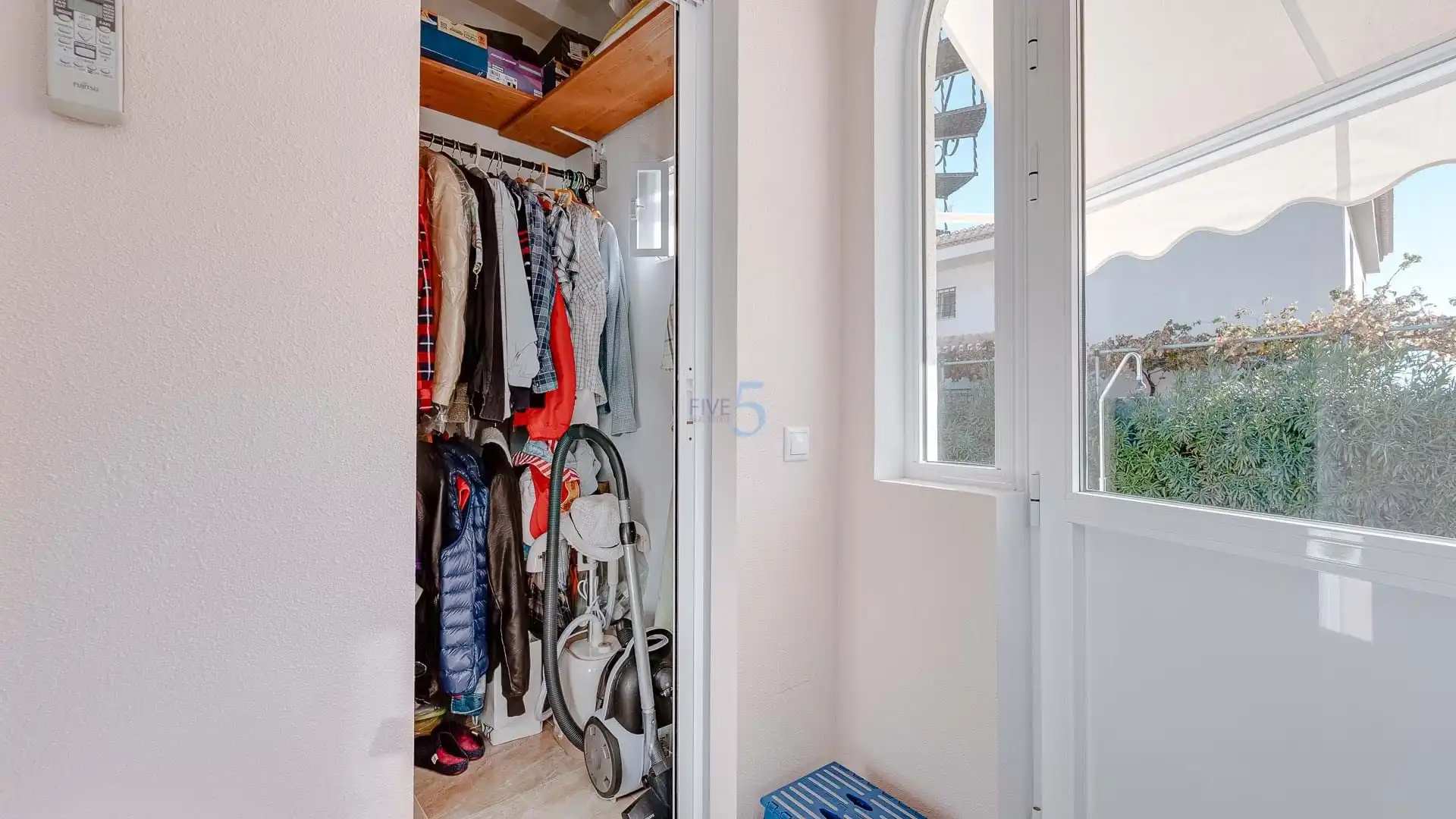 Espacioso chalet independiente de 3 dormitorios y 2 baños con orientación sur en una gran parcela, en Playa Flamenca, con piscina, imatge 4
