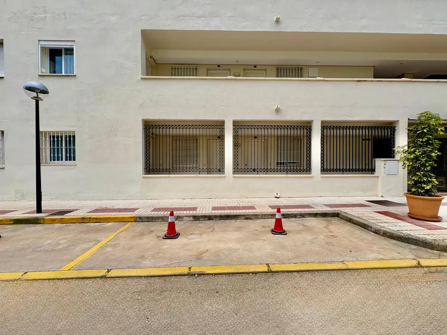 Parking de Apartamento de alquiler en Marbella con Aire acondicionado, Calefacción y Jardín privado