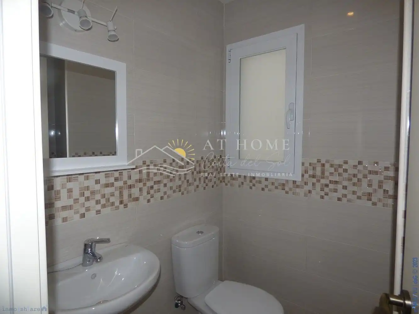 Bathroom of Houses for sale in Nerja  with Air Conditioner, Terrace and Storage room