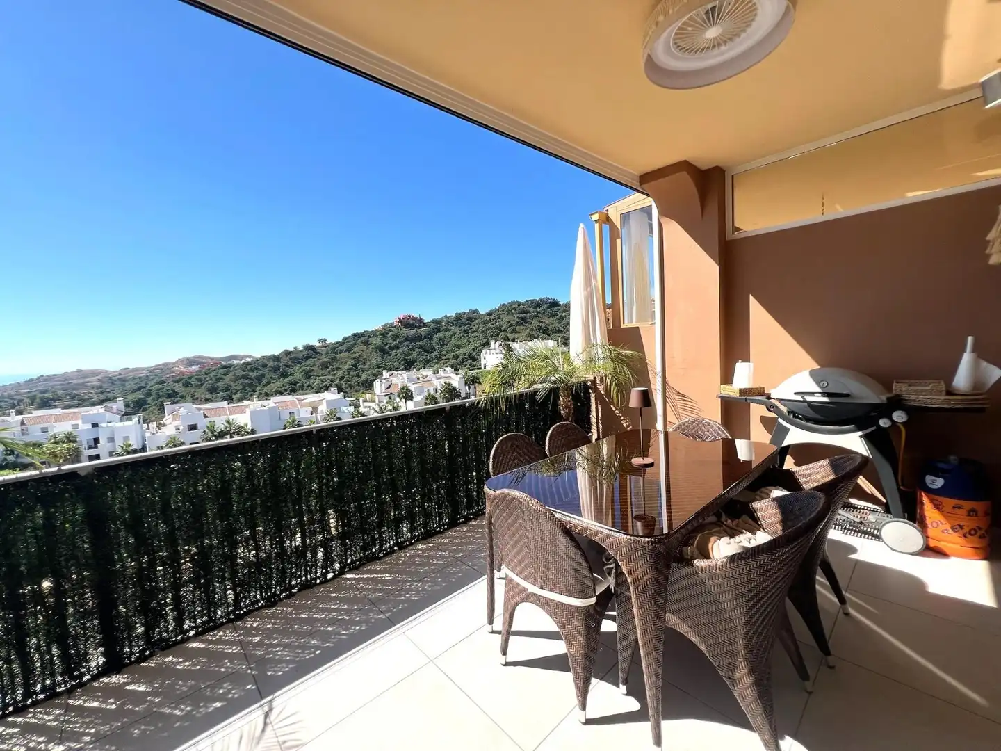 Terrassa de Casa adosada en venda en Ojén amb Aire condicionat, Jardí privat i Terrassa