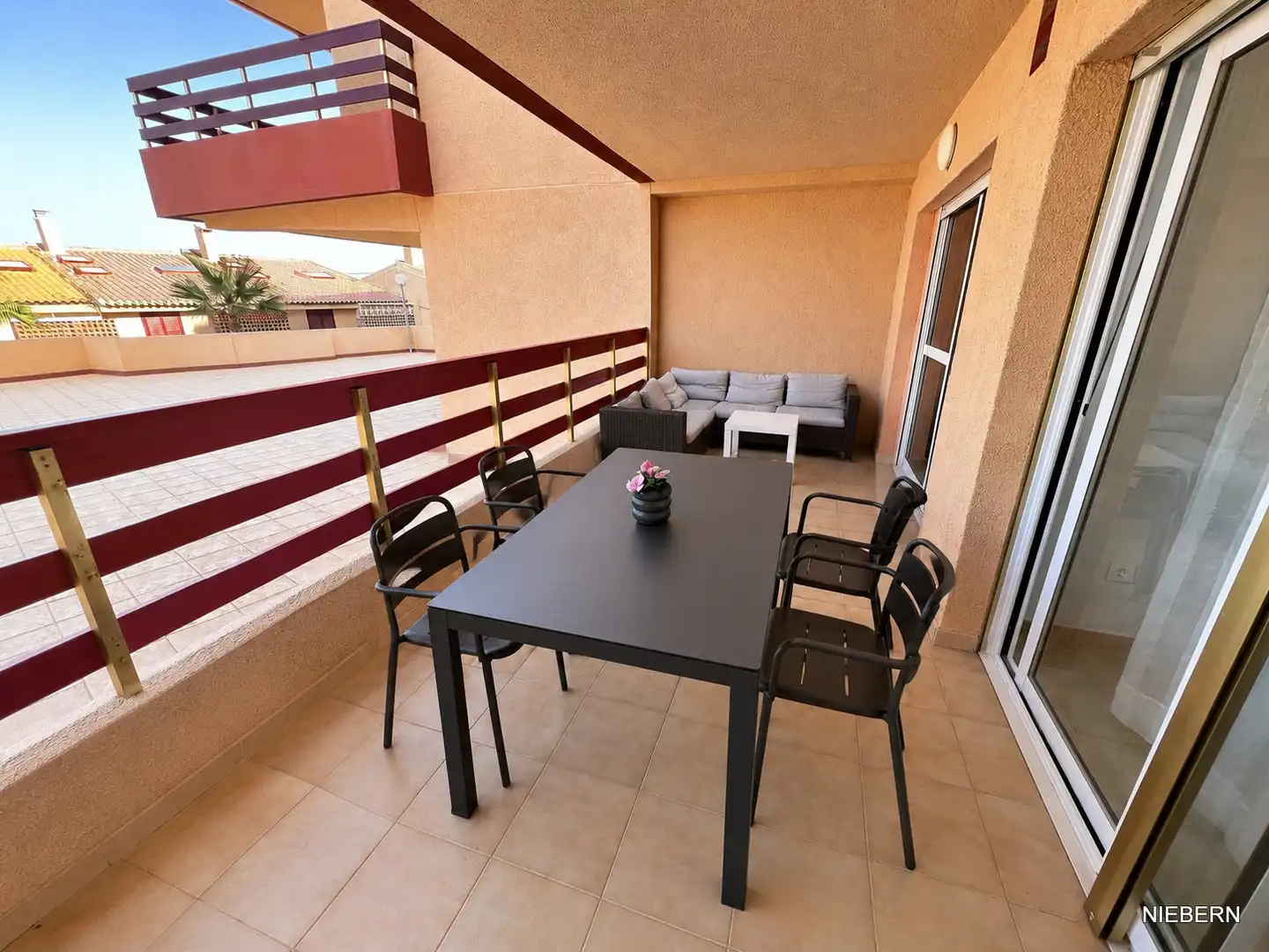 Terrassa de Pis en venda en La Manga del Mar Menor amb Moblat, Balcó i Piscina comunitària
