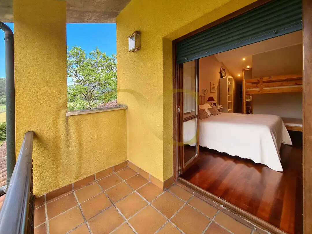 Terrassa de Casa o xalet en venda en Oviedo  amb Calefacció, Jardí privat i Terrassa