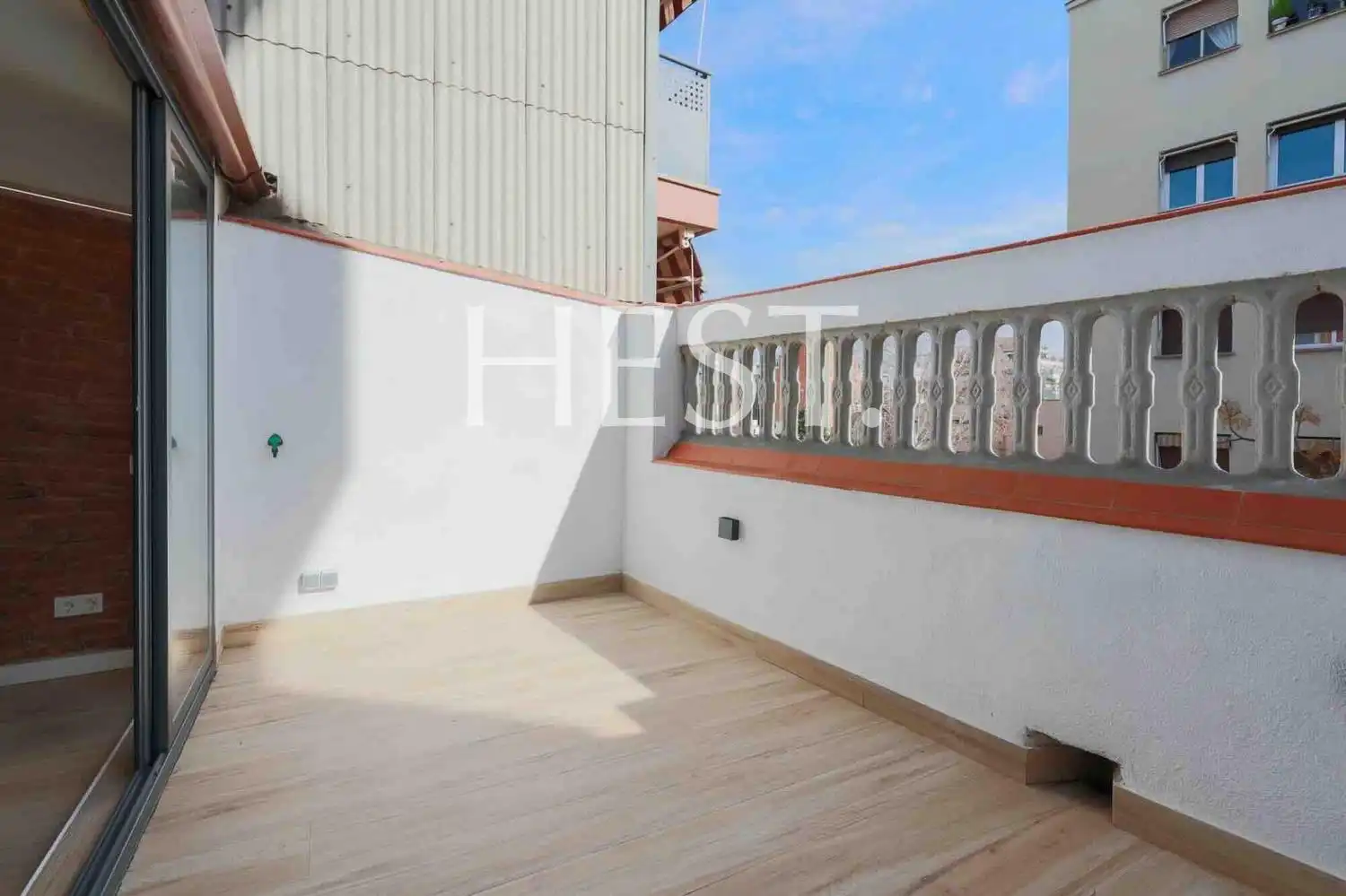 Terrasse von Dachboden zum Verkauf in Barcelona mit Klimaanlage, Parkett und Terrasse