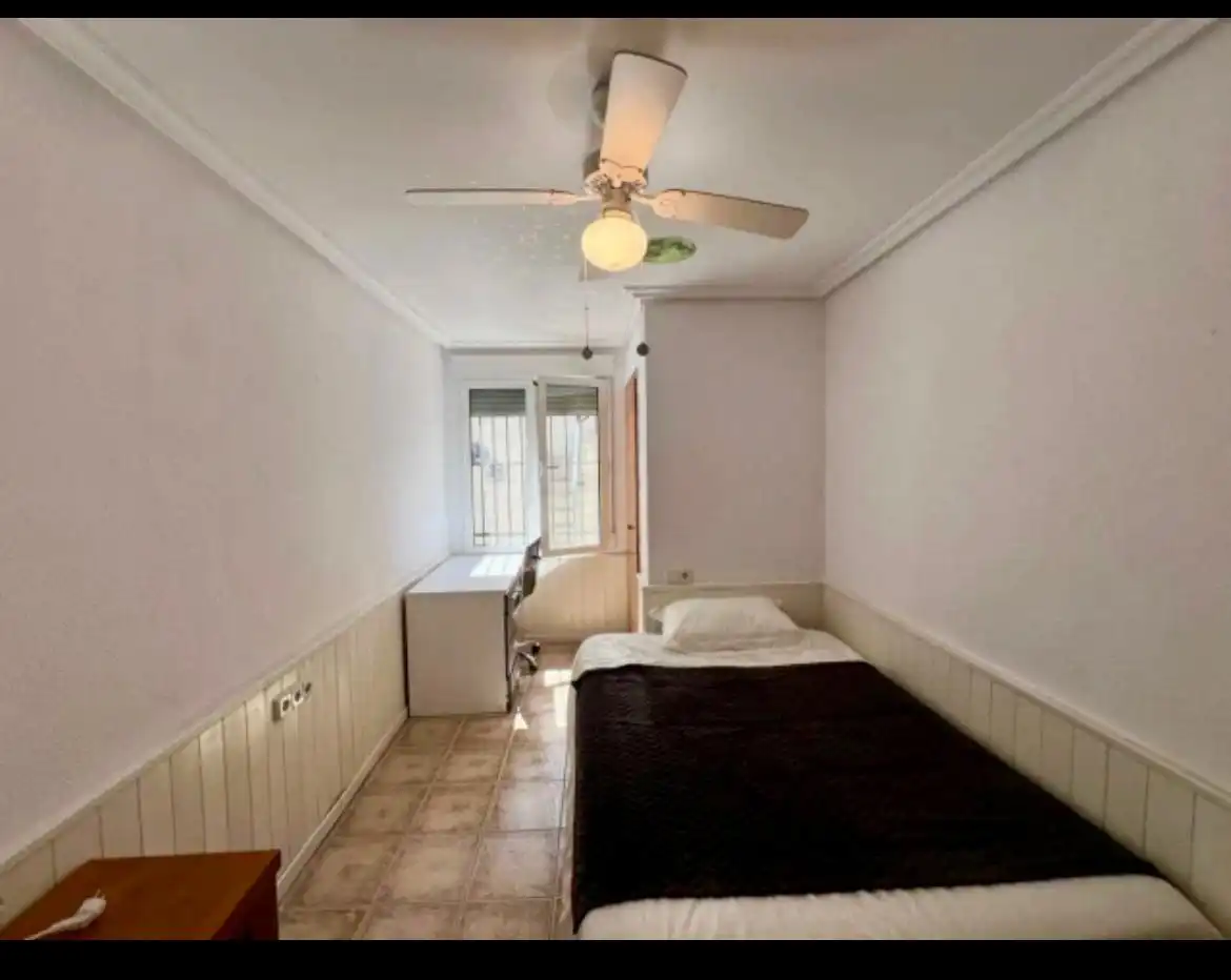 Dormitori de Casa o xalet en venda en Elche / Elx amb Aire condicionat, Piscina i Moblat