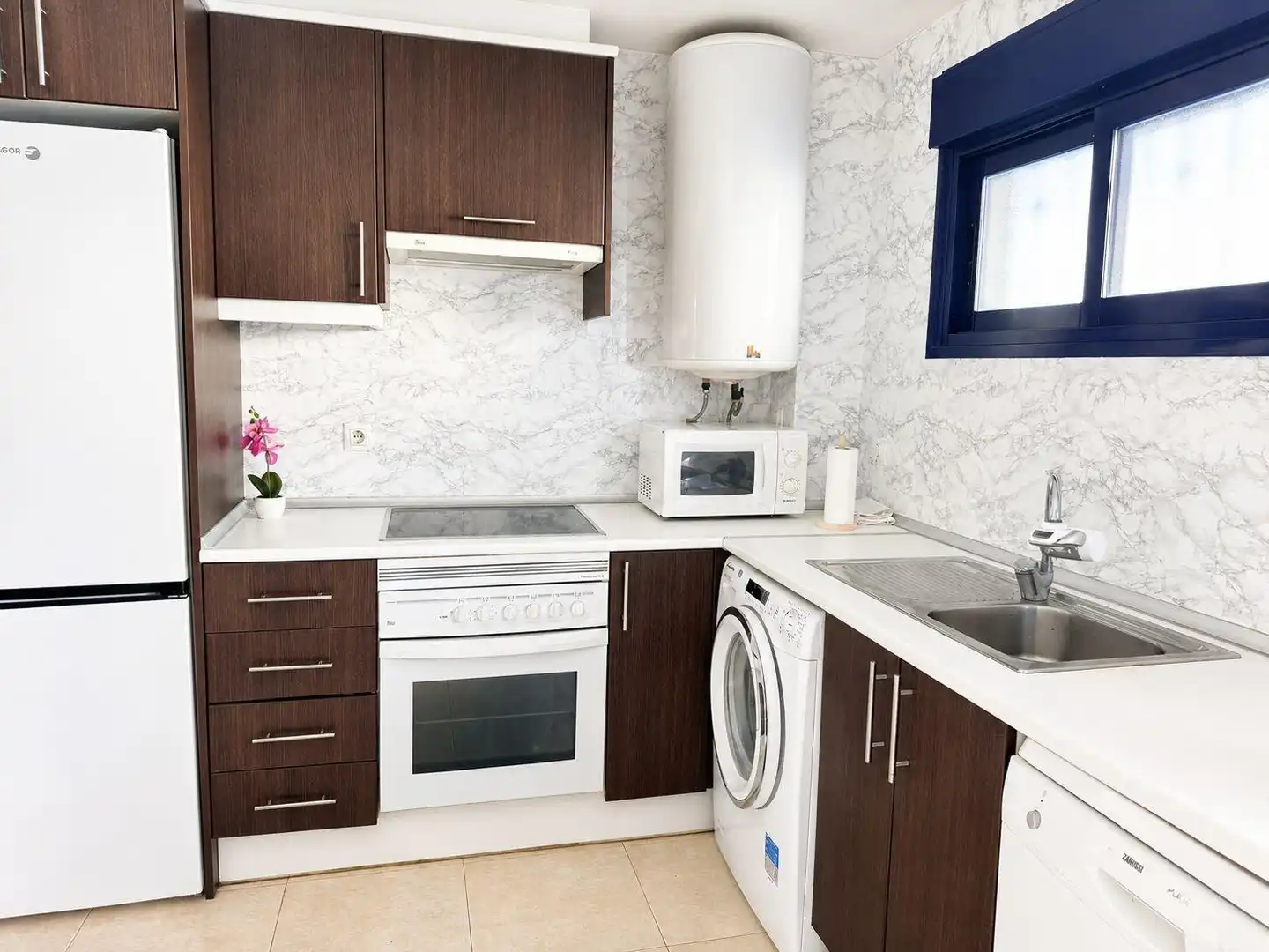 Cuina de Apartament de lloguer en Daimús amb Aire condicionat, Moblat i Piscina comunitària
