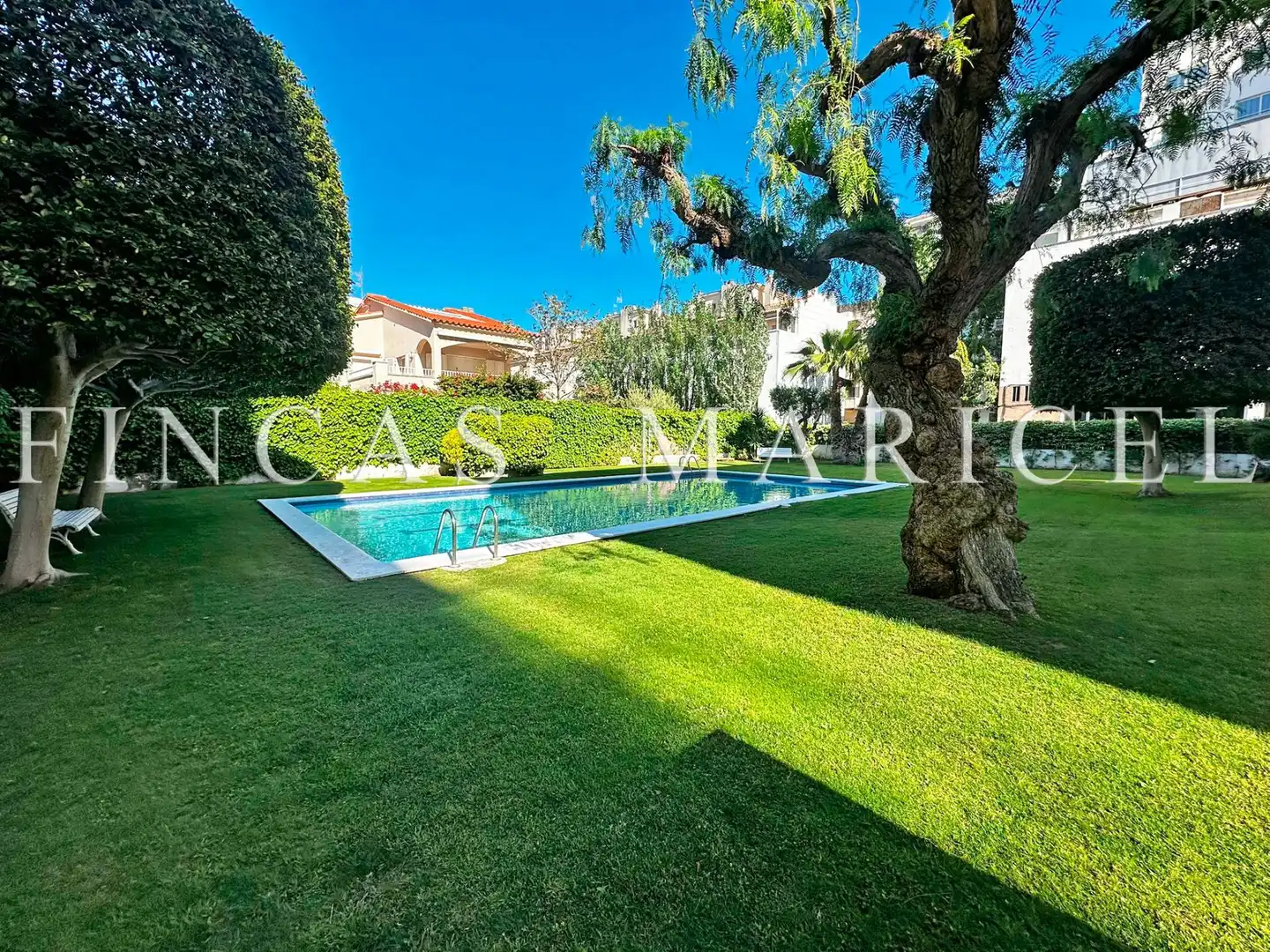 Garten von Dachboden zum Verkauf in Sitges mit Klimaanlage, Heizung und Terrasse