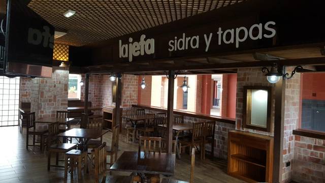 Local comercial en Alquiler en Calle Calle Pepín Rodríguez, 2 en Colloto