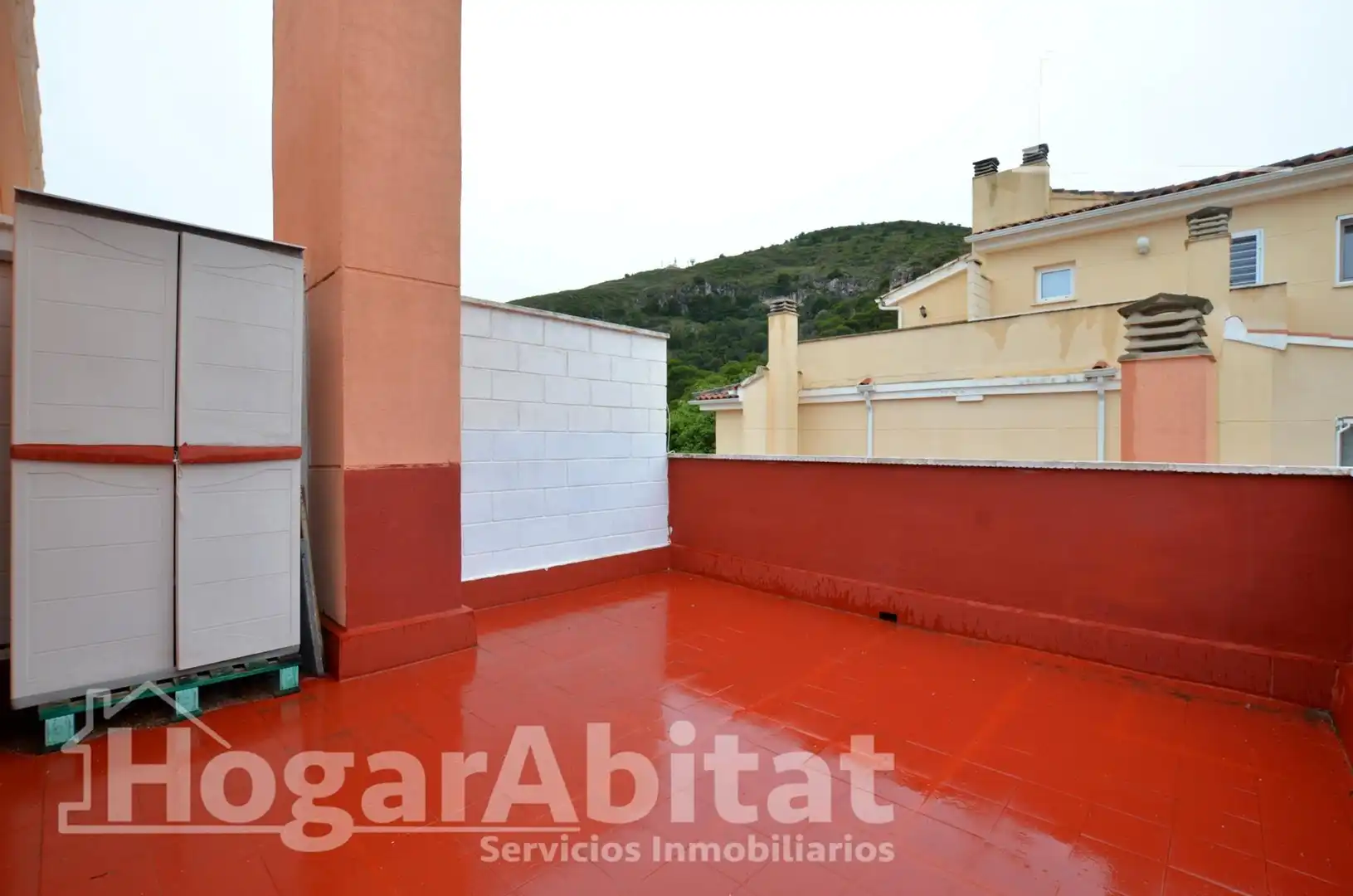Außenansicht von Einfamilien-Reihenhaus zum Verkauf in Cullera mit Privatgarten, Terrasse und Abstellraum