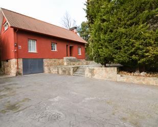 Vista exterior de Casa o xalet en venda en El Boalo - Cerceda – Mataelpino amb Calefacció, Jardí privat i Parquet