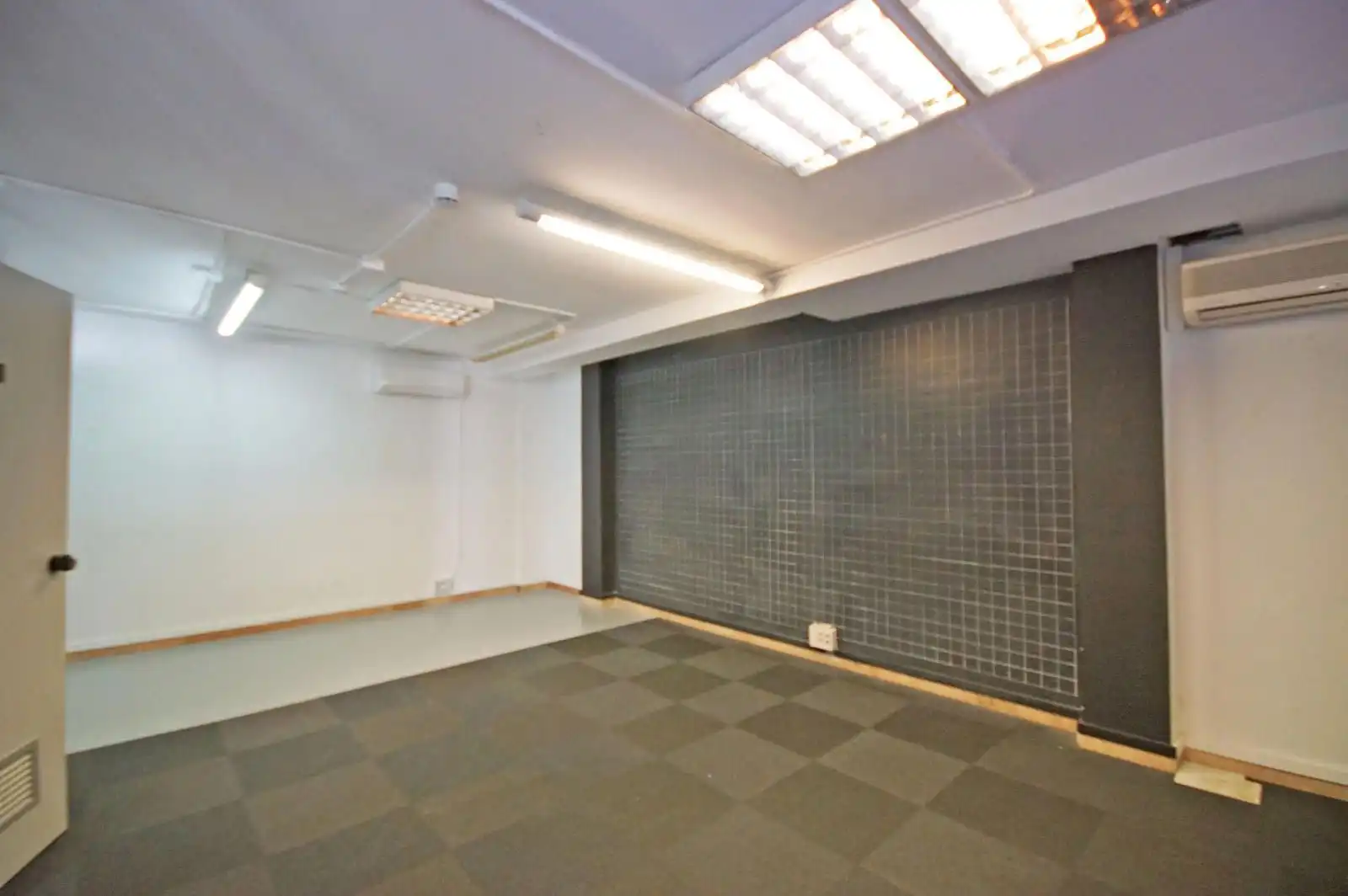 Business premises for sale in Calle Pallars 73, imagen 33