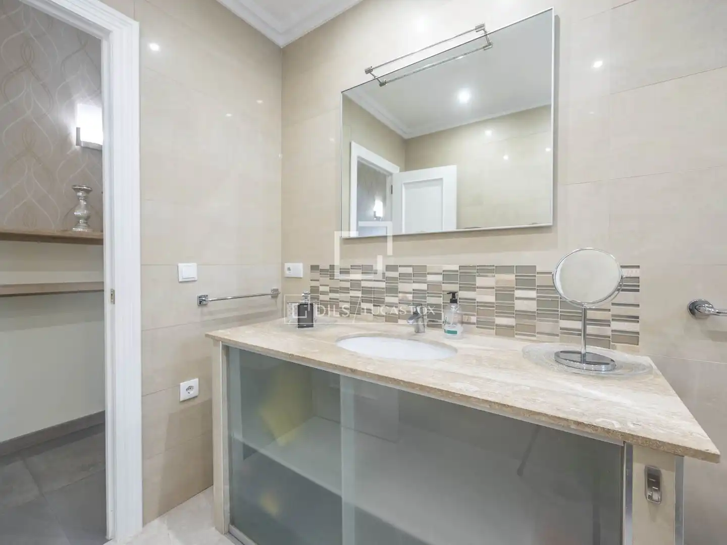 Bathroom of Flat for rent in Valencia  with Air Conditioner, Parquet flooring and Furnished
