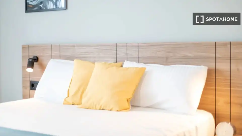 Bedroom of Flat for rent in Madrid  with Air Conditioner, Heating and Furnished