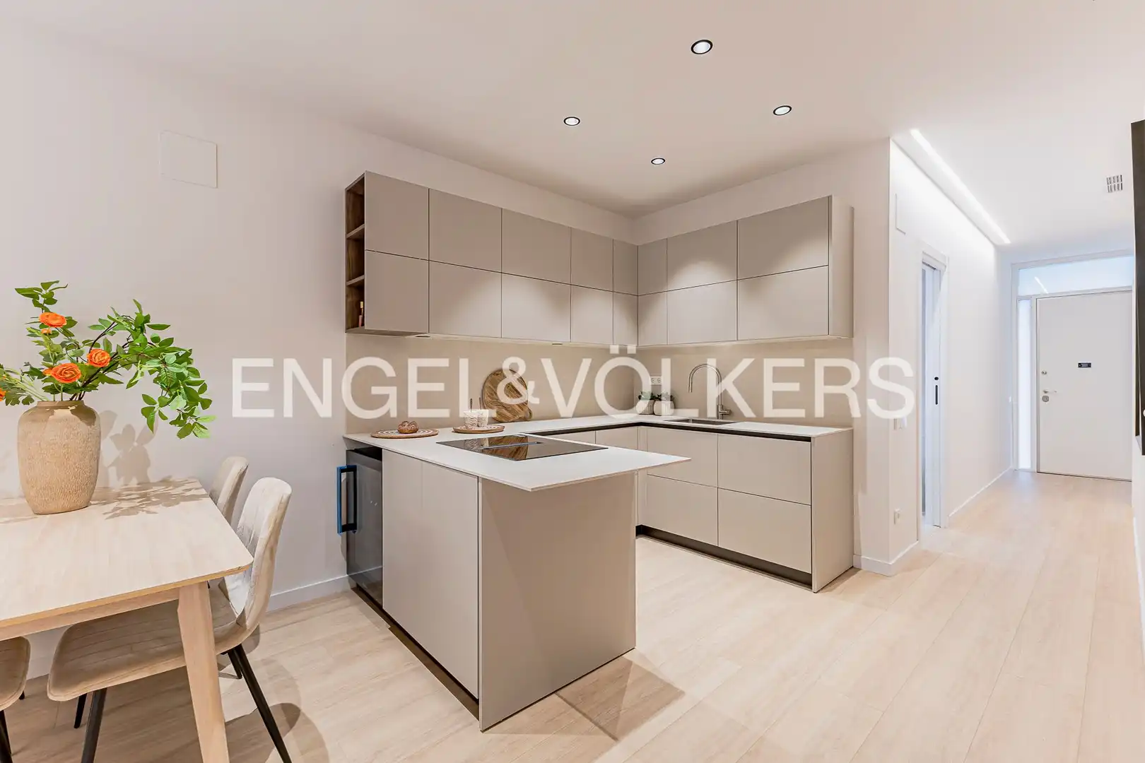 Küche von Wohnung zum Verkauf in Barcelona mit Klimaanlage, Heizung und Privatgarten