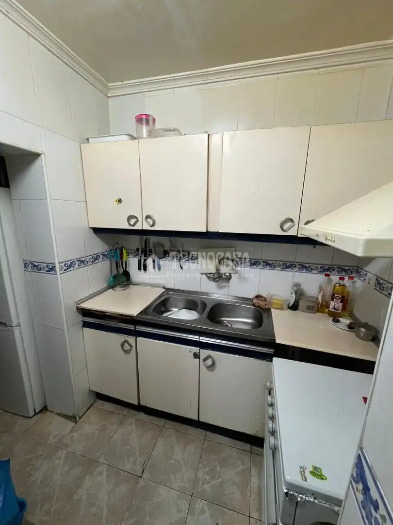 Kitchen of Flat for sale in  Sevilla Capital  with Air Conditioner