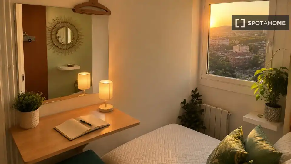 Dormitori de Apartament per a compartir en Montgat amb Aire condicionat, Terrassa i Moblat