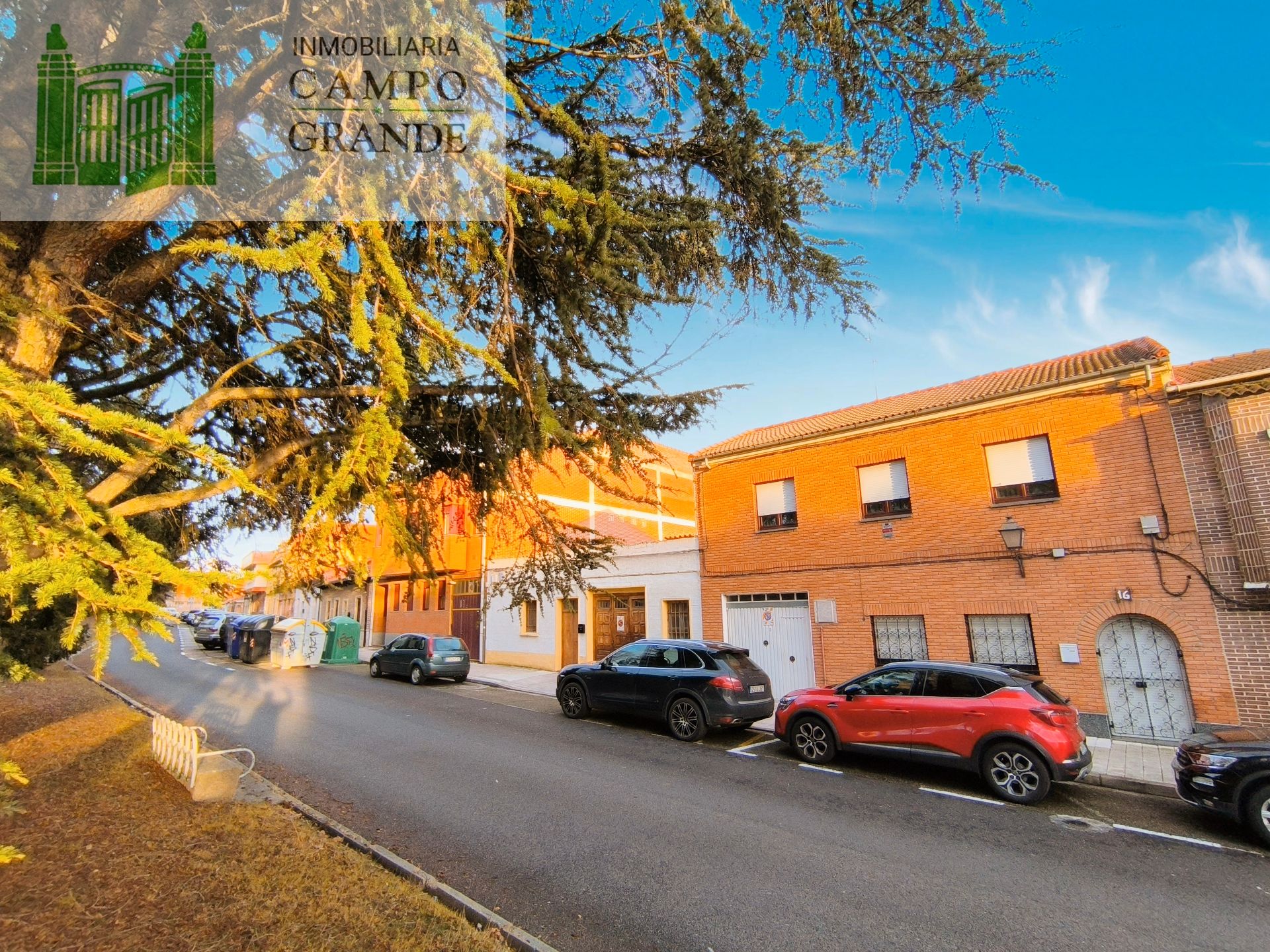 Exterior view of House or chalet for sale in Palencia Capital  with Heating, Private garden and Parquet flooring