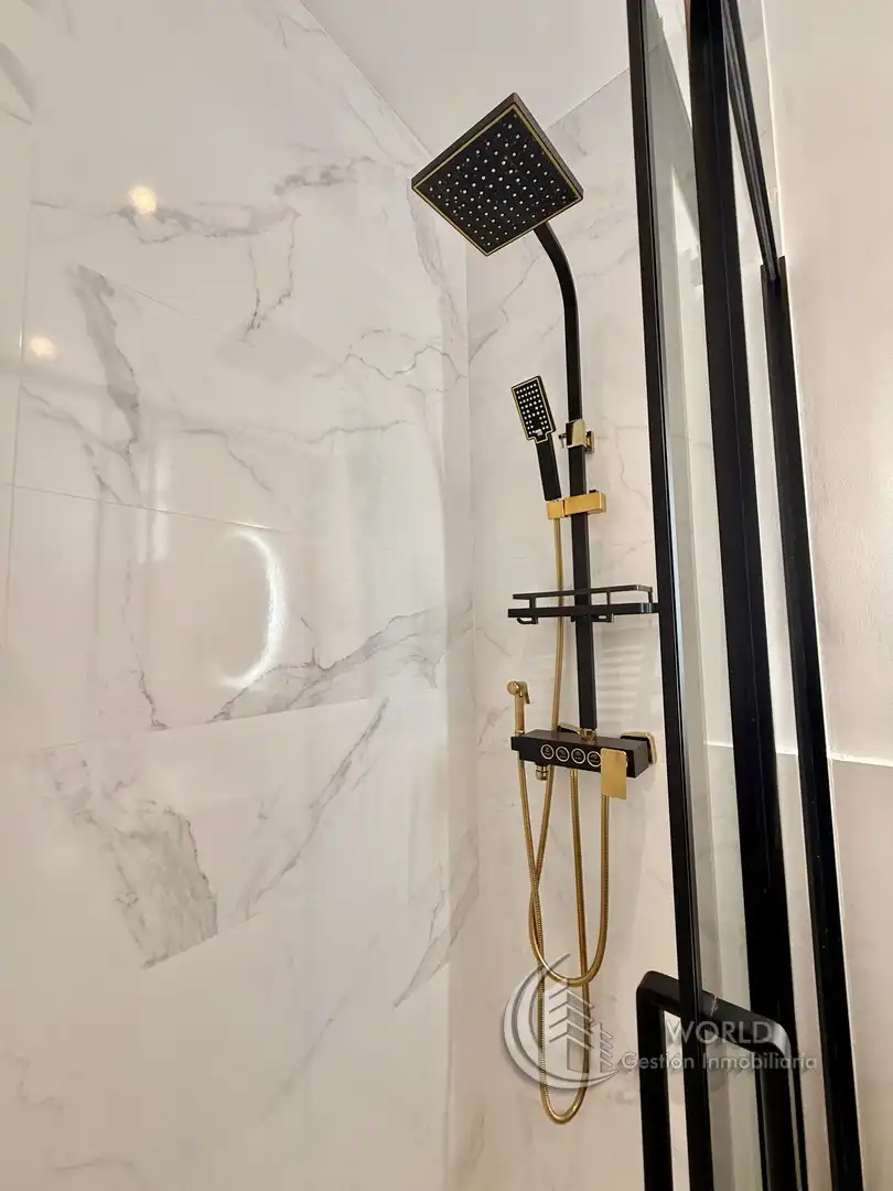 Bathroom of Flat for sale in Madrid  with Air Conditioner, Heating and Furnished