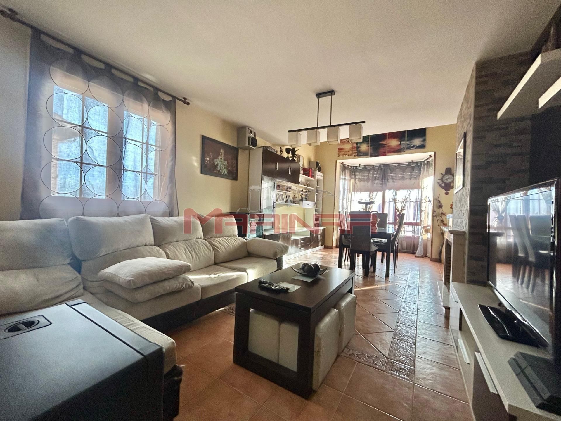 Sala d'estar de Casa adosada en venda en Seseña amb Calefacció, Jardí privat i Traster