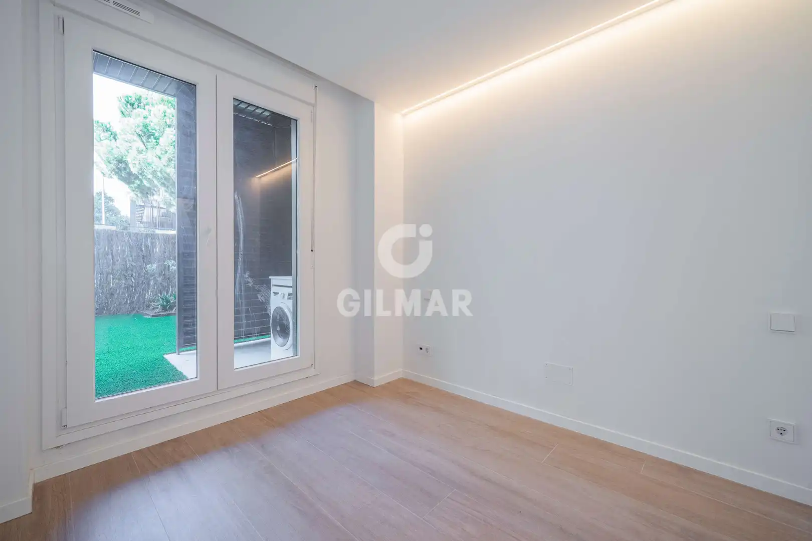 Dormitori de Planta baixa en venda en Madrid amb Calefacció, Jardí privat i Traster
