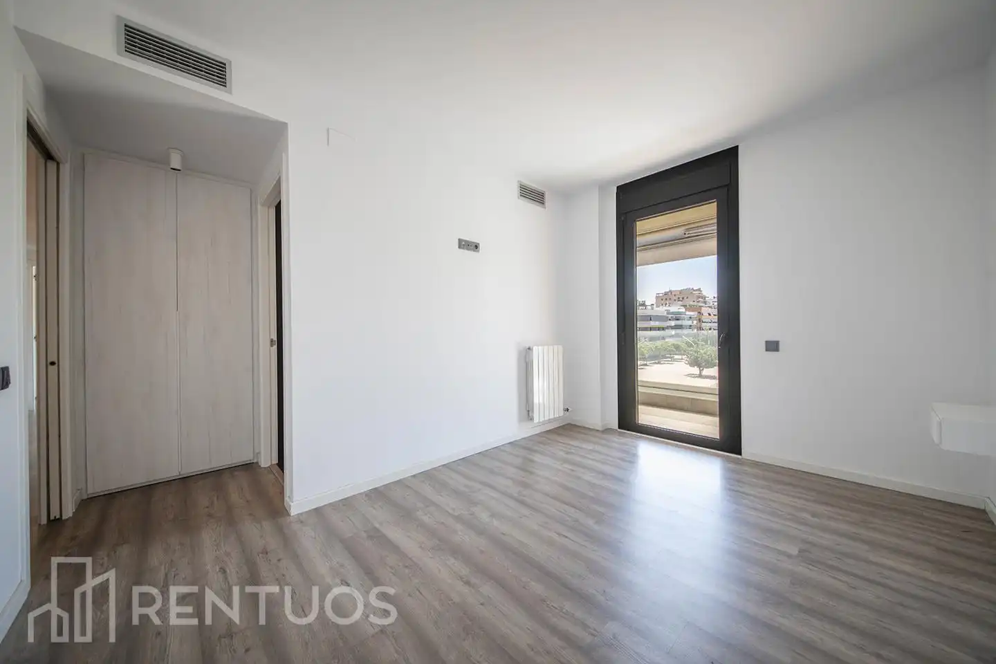 Bedroom of Flat for rent in Badalona  with Air Conditioner, Heating and Parquet flooring