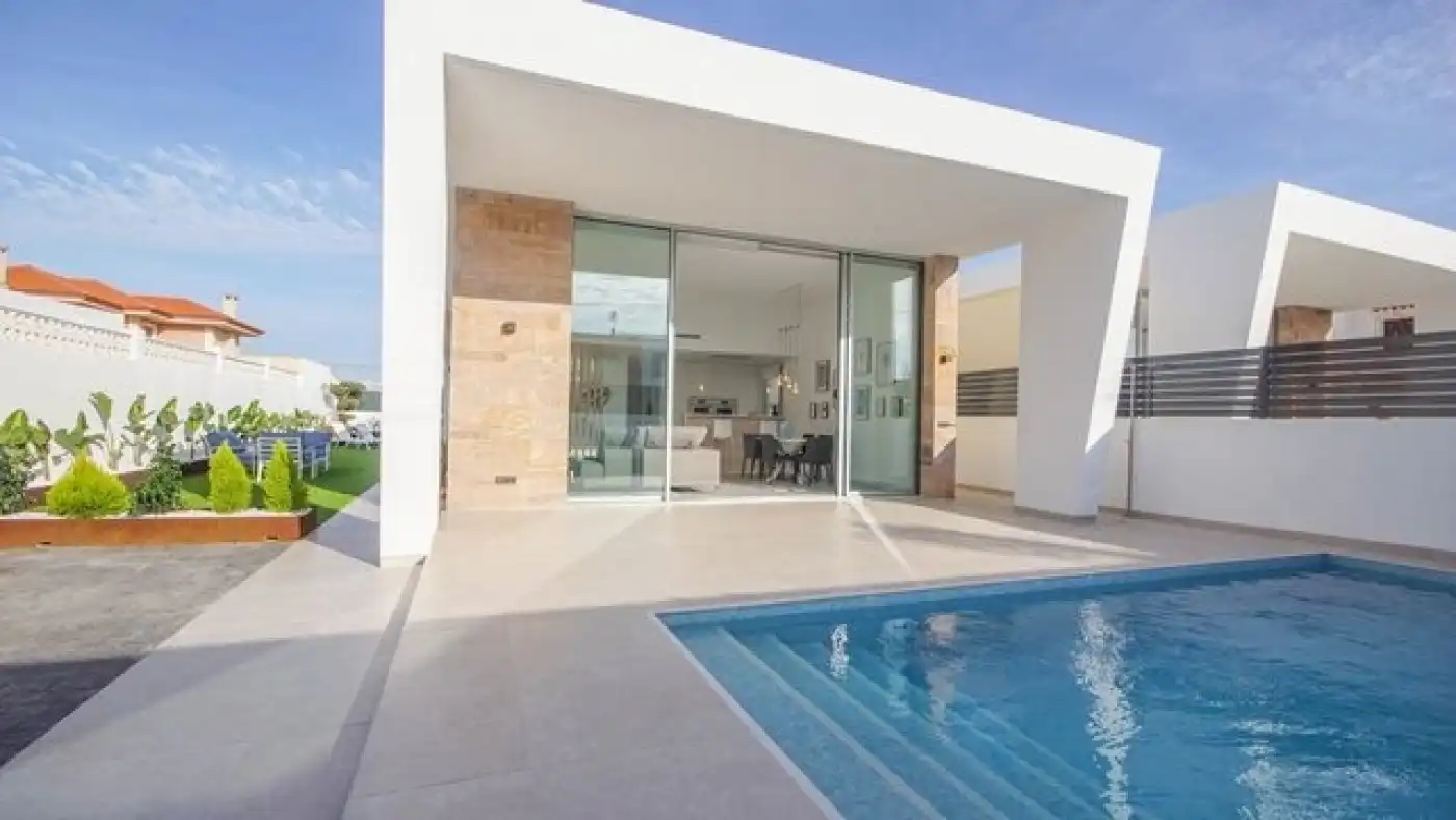 Chalet con piscina en venta en Zona Carrefour - Urbanizaciones, imagen 2