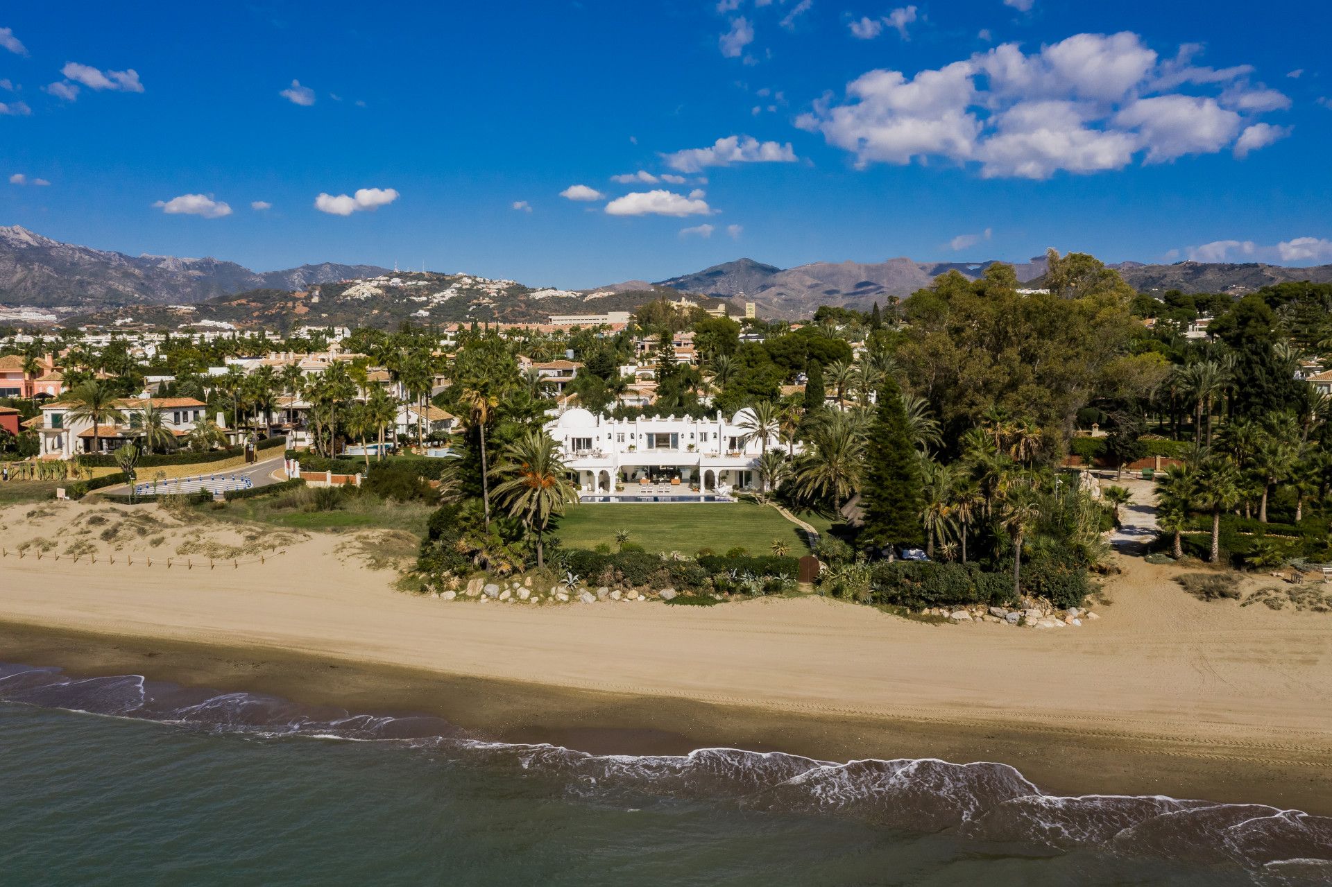 Exterior view of House or chalet for sale in Marbella  with Air Conditioner, Heating and Private garden