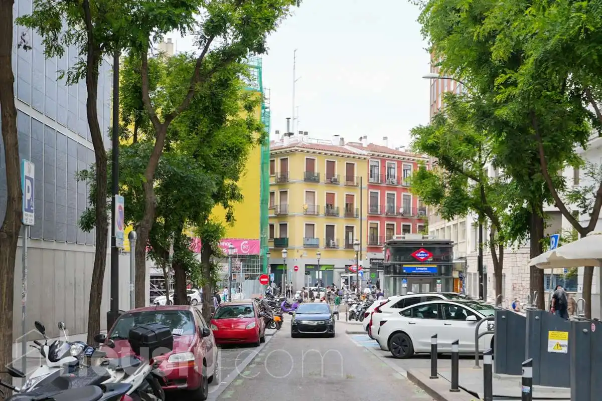 Vista exterior de Piso en venta en Madrid con Calefacción y Parquet