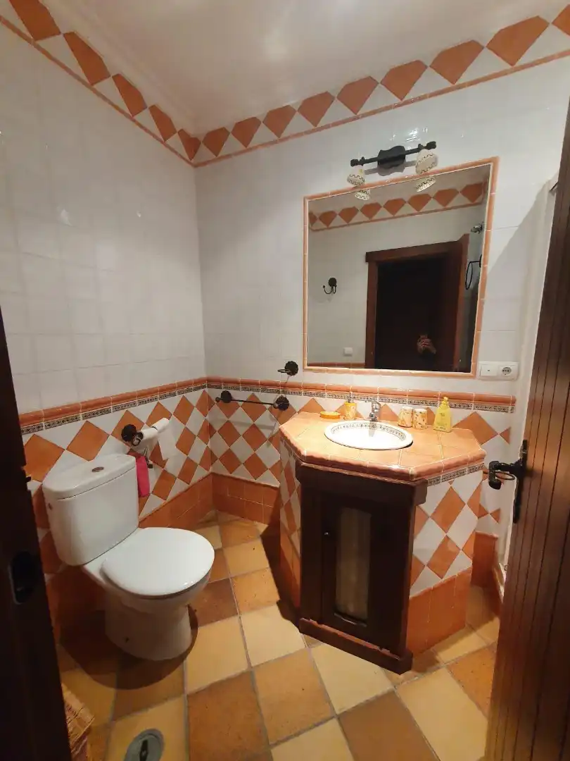 Baño de Casa adosada de alquiler en Almonte con Aire acondicionado, Terraza y Amueblado