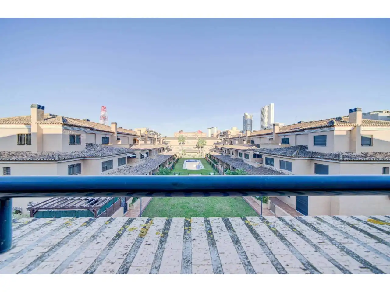 Vista exterior de Casa adosada en venta en Valencia con Aire acondicionado, Calefacción y Terraza