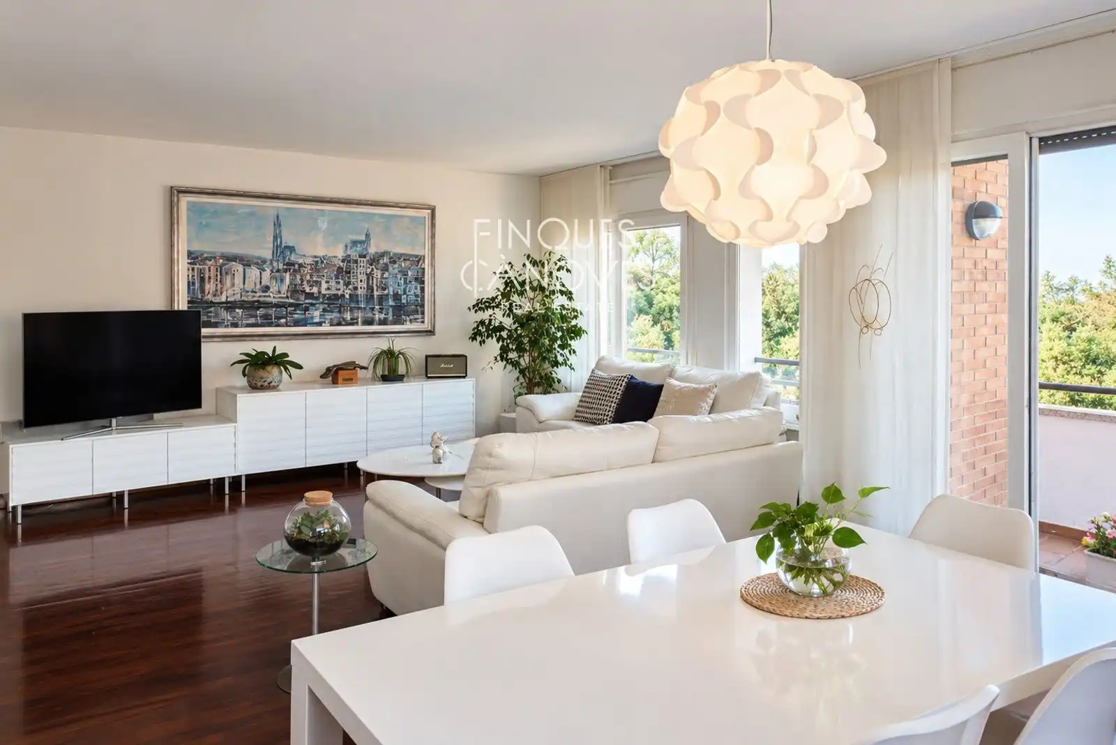 Sala d'estar de Casa adosada en venda en Girona amb Aire condicionat, Calefacció i Jardí privat
