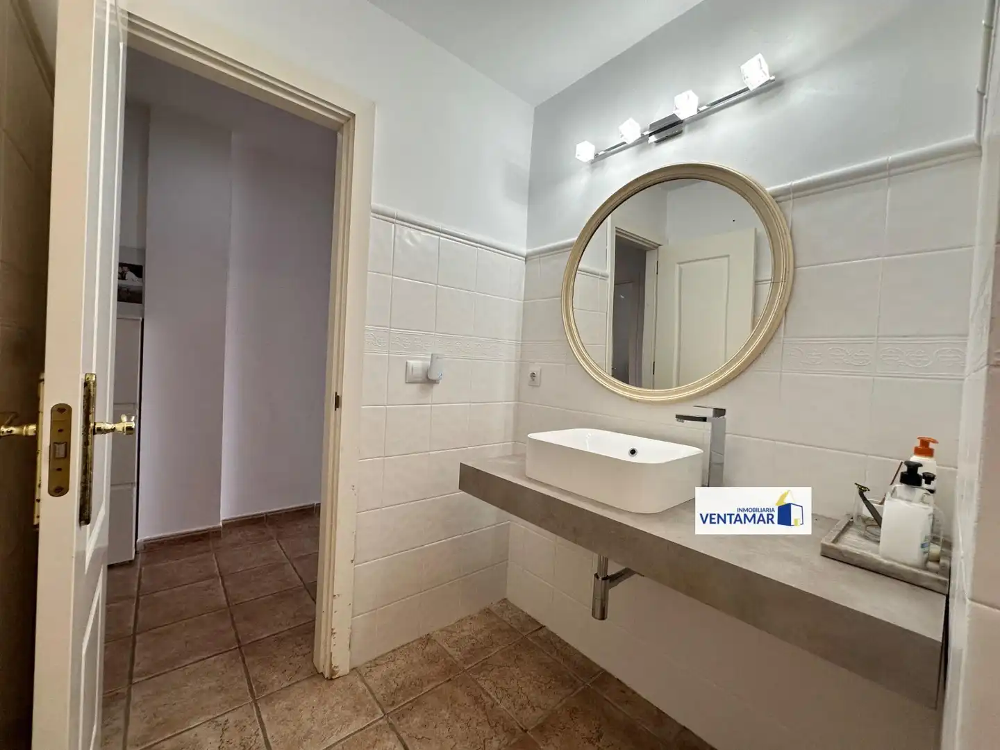 Badezimmer von Erdgeschoss zum Verkauf in La Alcaidesa mit Klimaanlage, Heizung und Privatgarten