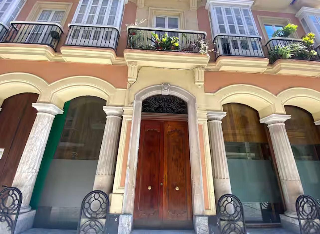 Vista exterior de Piso en venta en  Cádiz Capital con Aire acondicionado