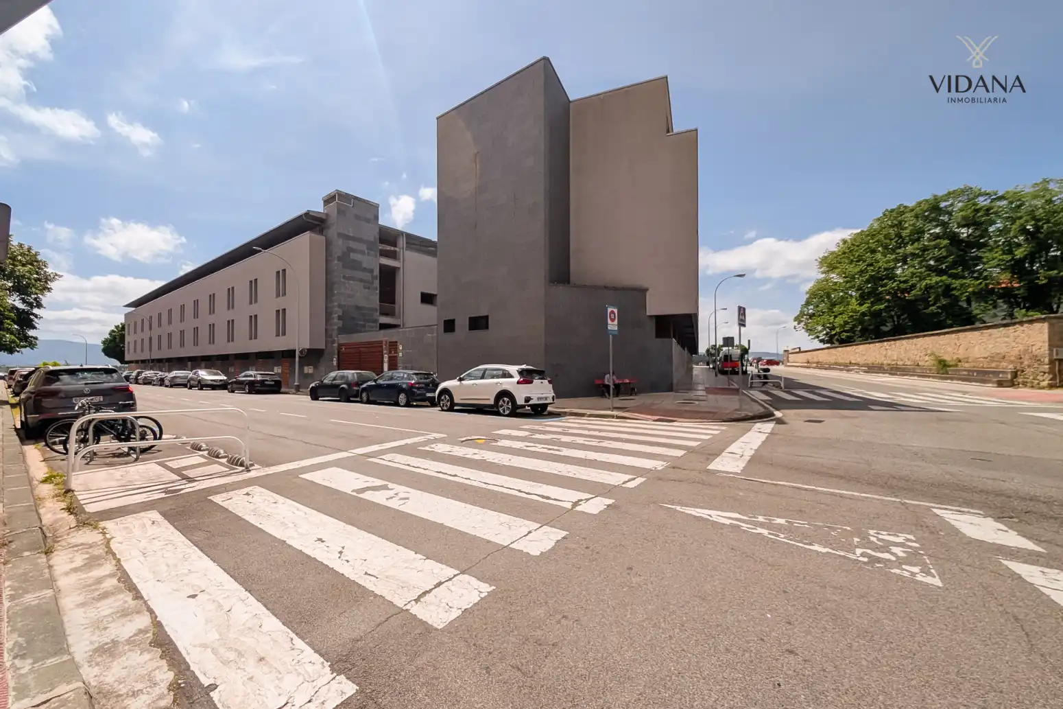 Vista exterior de Àtic en venda en  Pamplona / Iruña amb Calefacció, Jardí privat i Parquet