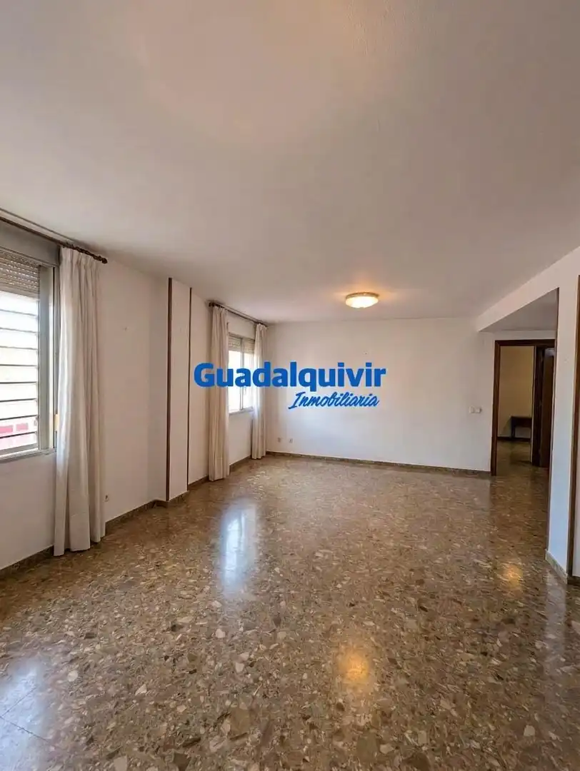 Sala de estar de Piso en venta en Sevilla con Aire acondicionado, Terraza y Trastero
