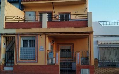 Vista exterior de Casa adosada en venda en Alcalá de Guadaira