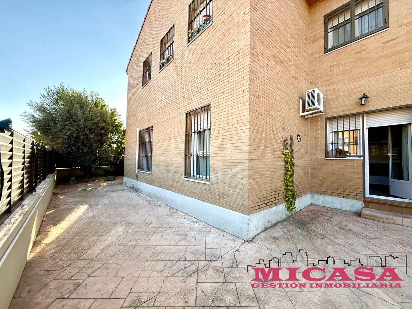 Vista exterior de Casa adosada en venta en Illescas con Aire acondicionado, Calefacción y Jardín privado