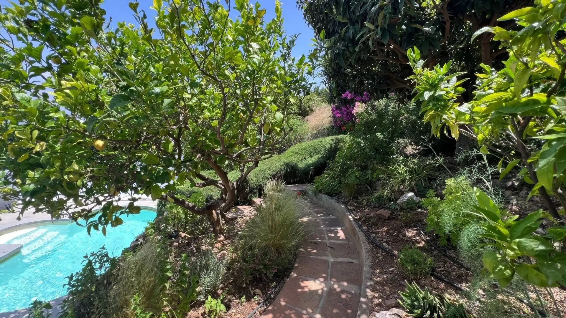Jardí de Casa adosada en venda en Alhaurín El Grande amb Aire condicionat i Piscina