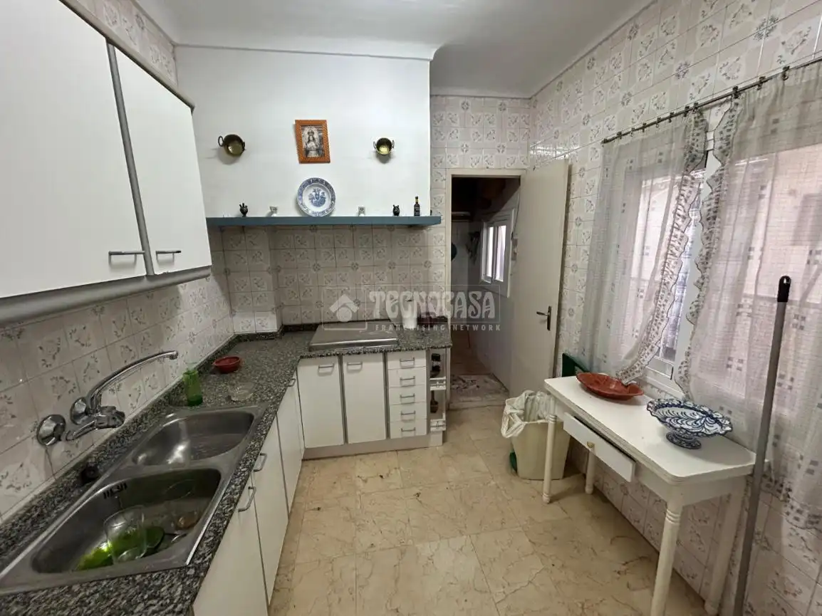 Cuina de Casa adosada en venda en Baeza amb Aire condicionat i Balcó