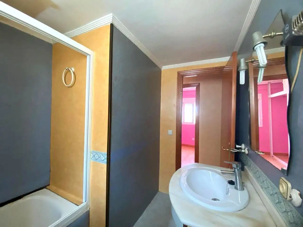 Bathroom of Flat for sale in Dos Hermanas