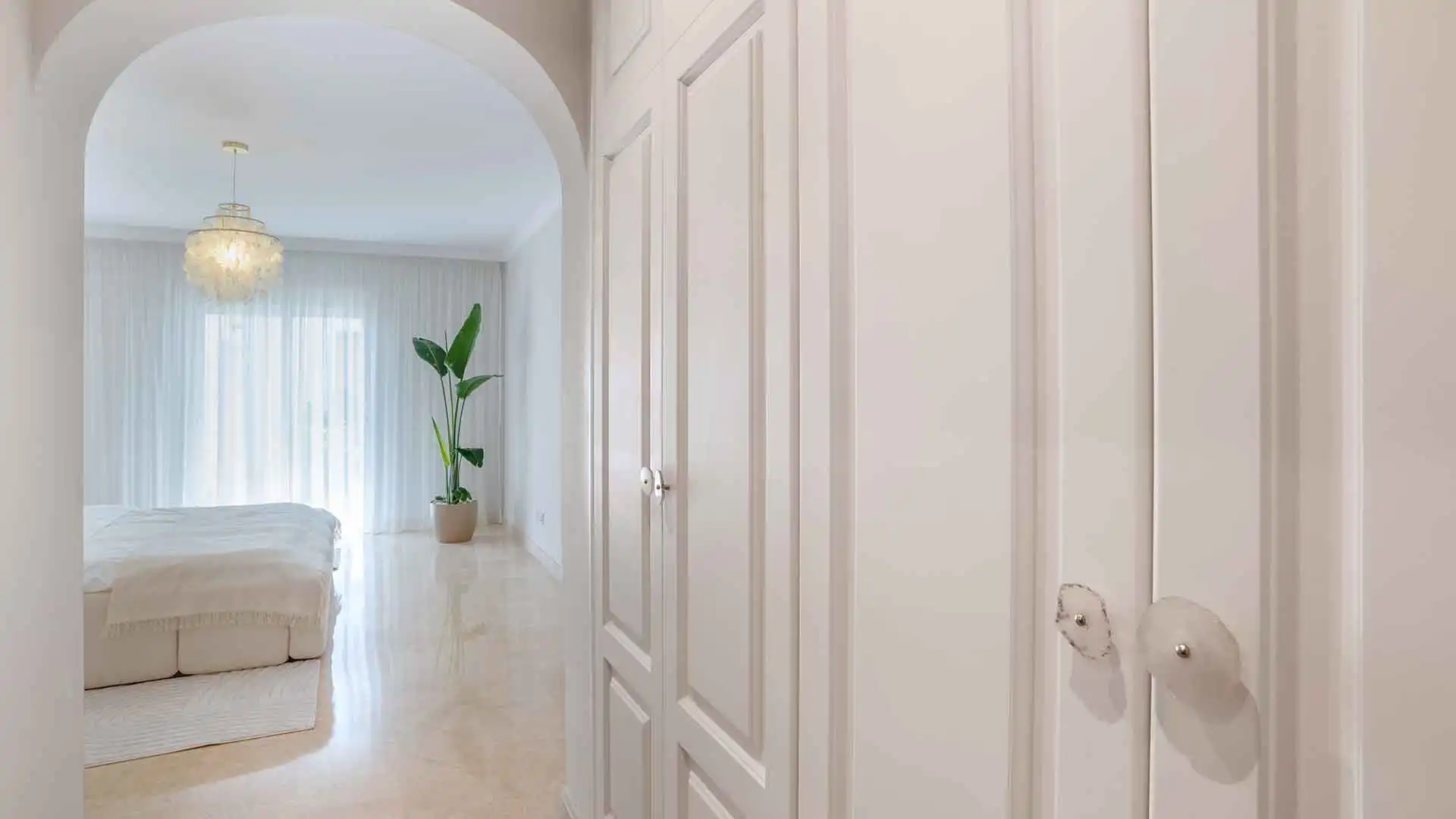 Wohnungen zum Verkauf in Marbella mit Klimaanlage, Terrasse und Abstellraum