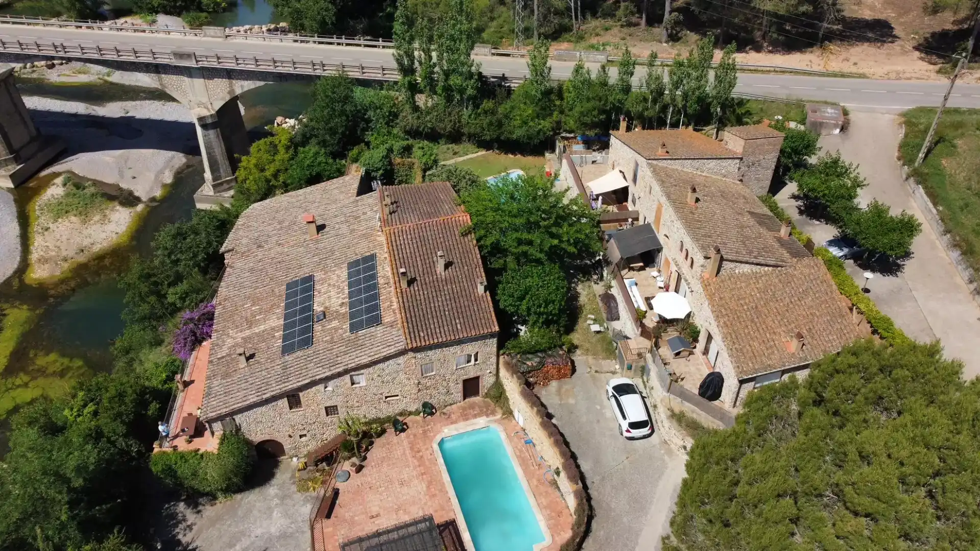 Casa amb piscina en venda a Garrigàs