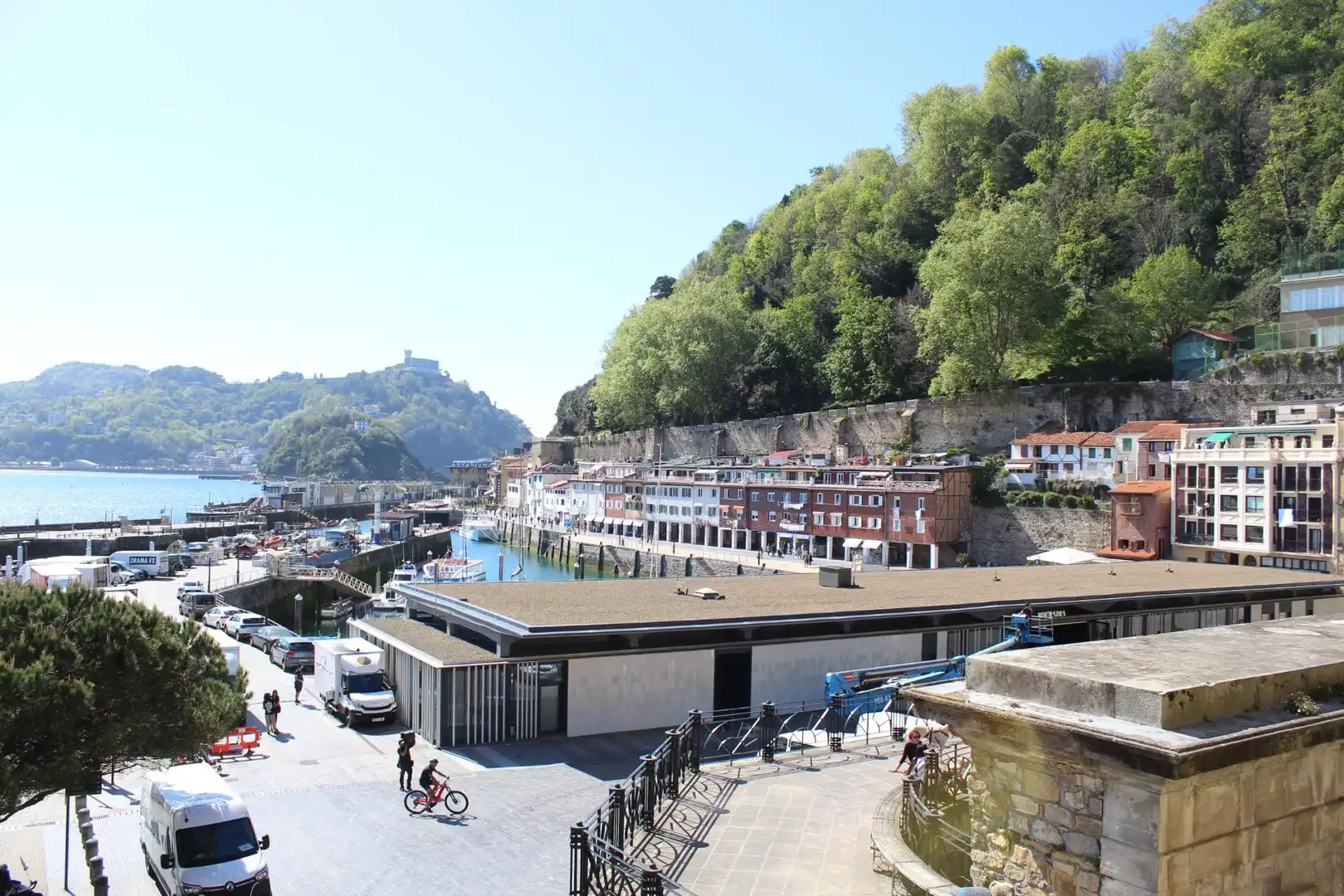 Vista exterior de Pis en venda en Donostia - San Sebastián  amb Calefacció i Balcó