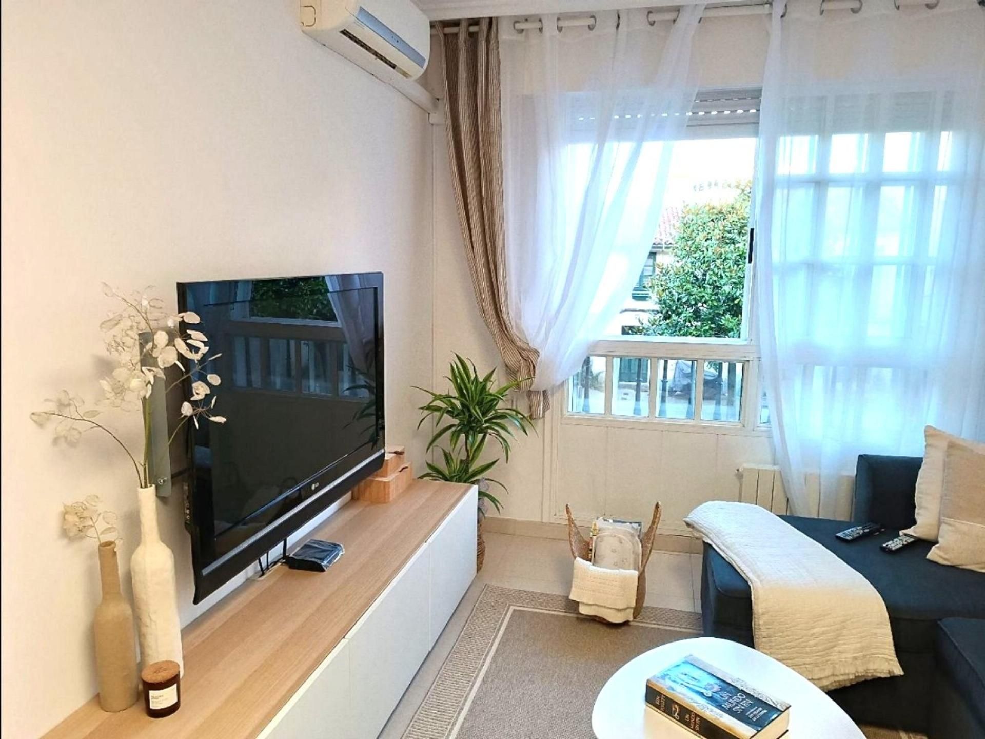 Living room of Flat to rent in Santiago de Compostela   with Heating and Terrace