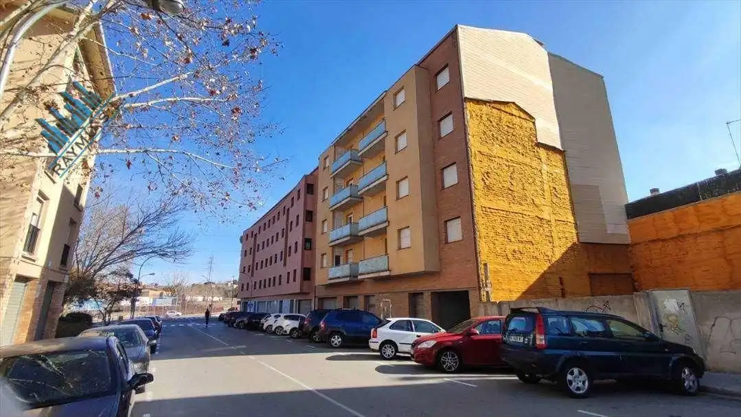 Vista exterior de Edificio en venta en Manresa